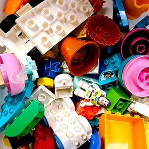 LEGO DUPLO LOT A 60 PIECES MIXED
